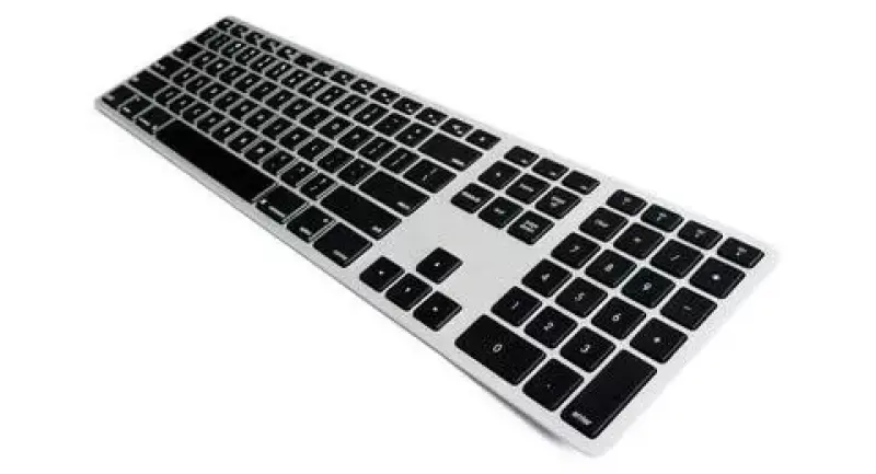 Matias ar izgaismoto Mac sudraba tastatūra